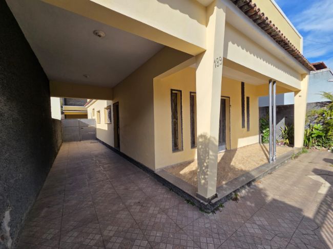 Casa - Aluguel: Centro, Rio Bonito - RJ