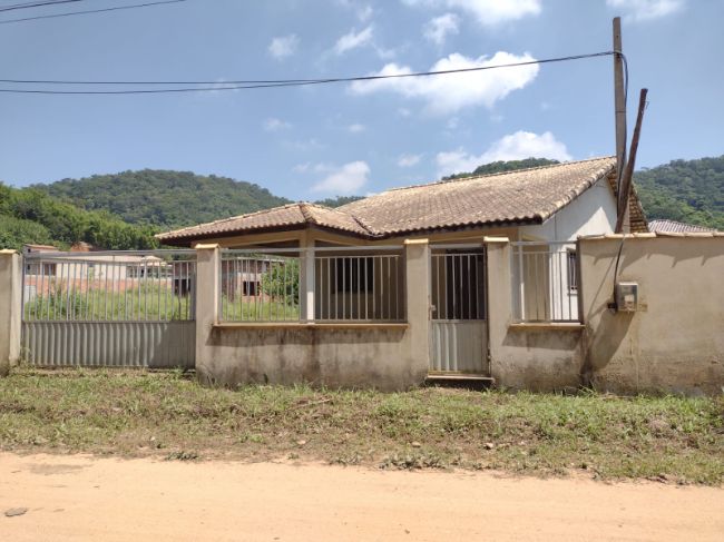 Casa - Venda: Praça Cruzeiro, Rio Bonito - RJ