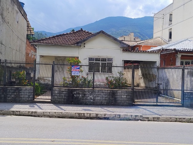 Casa - Venda: Centro, Rio Bonito - RJ