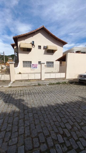 Casa - Aluguel: centro, Rio Bonito - RJ